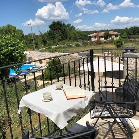 Manovelova Kuca * Višnjan