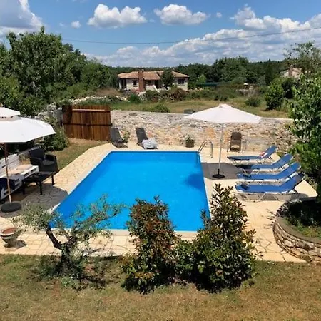 Manovelova Kuca Villa Visnjan
